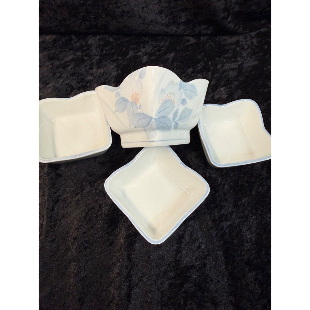 Set of 4 Blue & White Porcelain Bowls Floral Design Square Base Decorative
